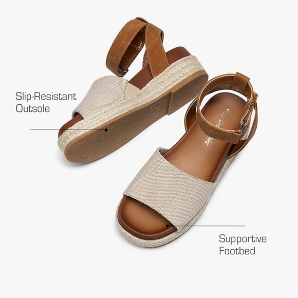 Dream Pairs girls Tan and Cream Wedge Sandals. - Picture 3 of 7
